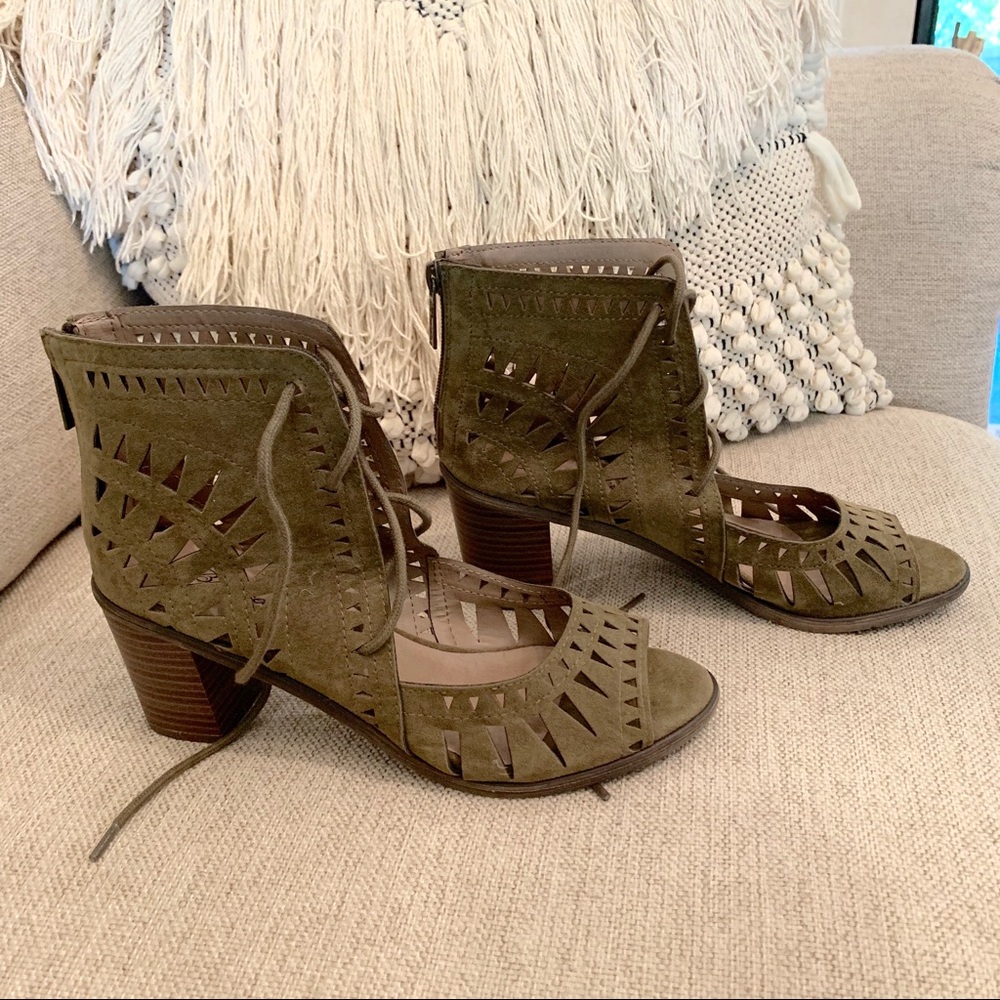 Breckelle’s Laser Cut Perforated Ankle Bootie NWOT